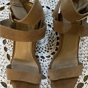 Vionic  Brown tan suede Sofia Women's Sandals ankle strap heels size 8.5